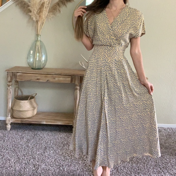 Donna Ricco Dresses & Skirts - Donna Ricco yellow maxi dress
